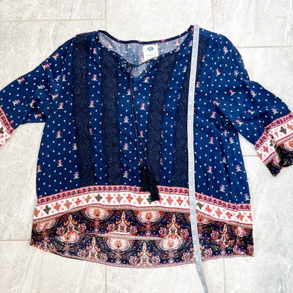 Sadie Robertson Blue and Pink Paisley Peasant Top Size XL - Picture 4 of 8